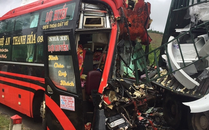 Thanh Hóa: Xe đầu kéo tông xe khách giường nằm, 5 người thương vong