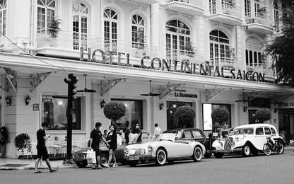 “Sài Gòn xưa” - ngắm xế cổ giữa phố thưa người.