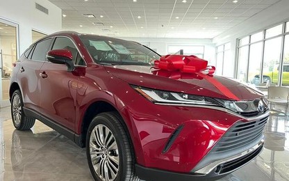 Toyota Venza 2022 mới đã có mặt tại đại lý với nhiều nâng cấp