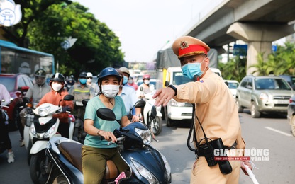 Chùm ảnh: Đường Nguyễn Trãi ngày đầu tuần thế nào sau phân làn?