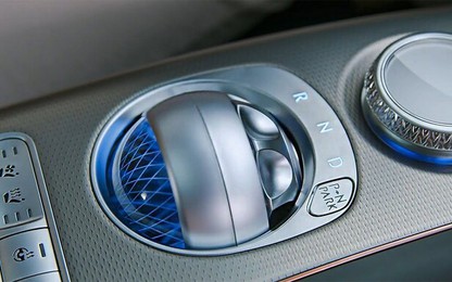 Xe thuần điện Genesis GV60 trang bị cần số “pha lê”