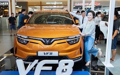 VinFast VF 8 'Cọc 1, ưu đãi 10', nhiều người xuống tiền liền tay