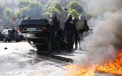 Phản đối Uber, tài xế Pháp xuống đường biểu tình