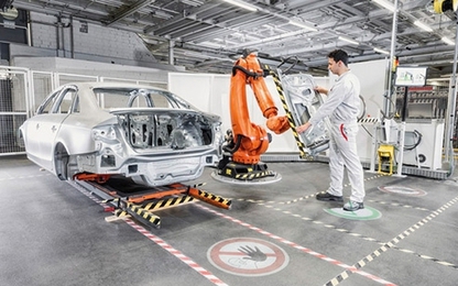 Robot giết chết người ở dây chuyền sản xuất xe Volkswagen