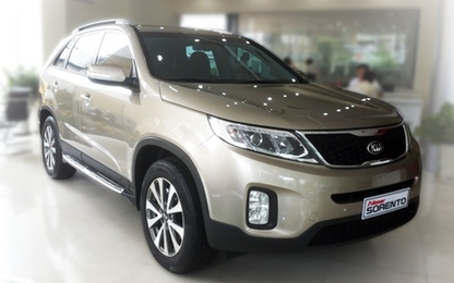 Kia tiếp tục giảm mạnh giá xe