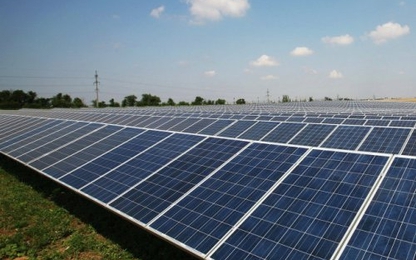 Trung Quốc xây nhà máy điện mặt trời trên sa mạc Gobi