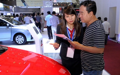 Người Việt vẫn đổ xô đi mua ôtô