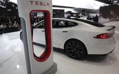 Elon Musk đầu tư thêm 20 triệu USD vào Tesla