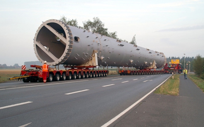 Độc đáo với chiếc xe tải trăm bánh