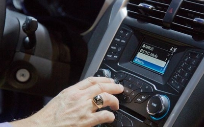 Phí tiền trang bị công nghệ cho ô tô?