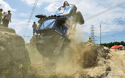 Dân chơi off-road Việt 'vật lộn' với bùn đất