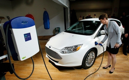 Tesla chuẩn bị ra 2 mẫu xe mới vào tháng Ba