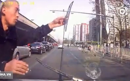 Kẻ ăn vạ “đường phố" ở Trung Quốc khiến cộng đồng mạng phẫn nộ