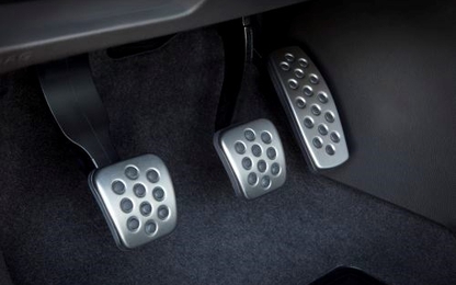 Đạp nhầm chân ga: Nỗi sợ của bất cứ ai khi lái xe ô tô?