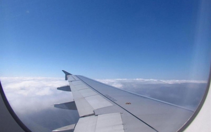 Lý do phải mở rèm cửa sổ máy bay lúc cất hạ cánh