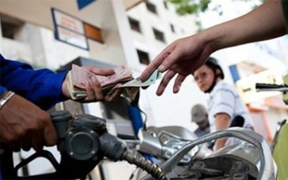 Người dùng "gánh hộ” thuế xăng dầu: Ai tạo ra chênh lệch?