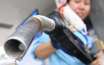 Ngày mai, xăng dầu tăng giá mạnh?