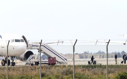 Vụ máy bay Egyptair bị không tặc: Đối tượng bắt cóc đầu hàng