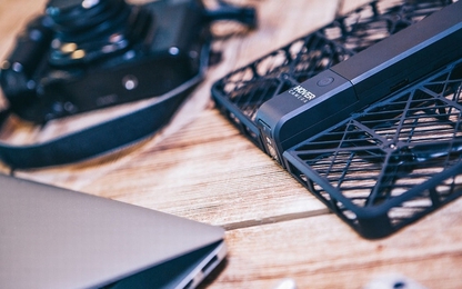 Hover Camera: Flycam nhỏ gọn biết theo dõi chủ thể