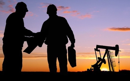 Bất ổn lên cao, giá dầu biến động mạnh