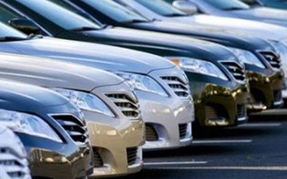 Ô tô xả hàng: Đại hạ giá trăm triệu đồng