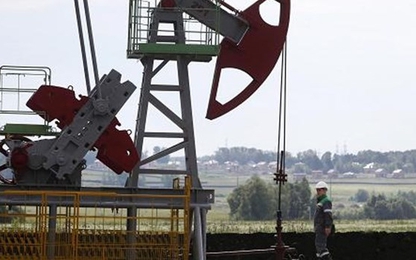 Giá dầu tiếp đáy 2 tháng sau các tín hiệu bất lợi về nguồn cung