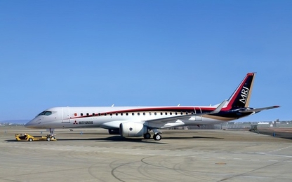 Máy bay phản lực chở khách đầu tiên của Nhật gặp sự cố