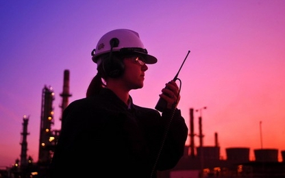 Tâm lý lạc quan, giá dầu vượt 50 USD/thùng