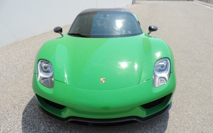 Siêu xe Porsche 918 Spyder màu độc có giá "khóc thét" 45 tỷ Đồng