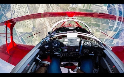 Máy bay biểu diễn mang đến cảm giác không thể nhức đầu hơn