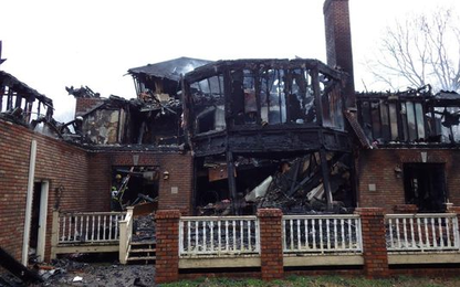 Hoverboard bốc cháy thiêu rụi biệt thự 1 triệu đô