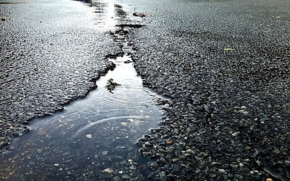 Sửa đường bằng giấy vệ sinh: Hiệu quả không thể ngờ