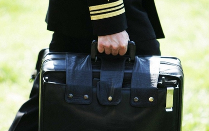 Vali hạt nhân được chuyển giao giữa các đời Tổng thống Mĩ như thế nào?