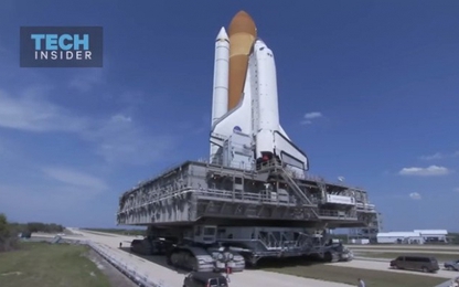 Cỗ xe 2.700 tấn chuyên chở tên lửa của NASA