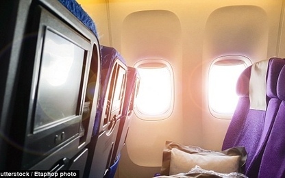 Vì sao phải tắt điện thoại, mở rèm cửa sổ trên máy bay?