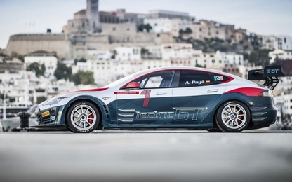 Xe điện Tesla bản đua tăng tốc nhanh hơn Bugatti Chiron