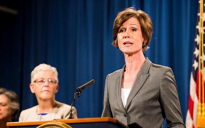 Bị chỉ trích 'bất hợp pháp', Trump sa thải bộ trưởng