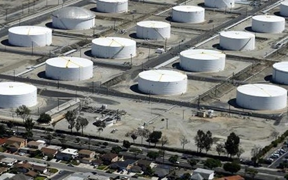 Giá dầu tiếp tục chạm đáy