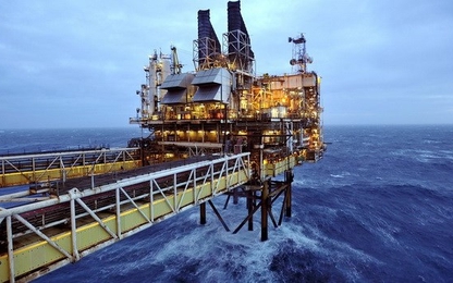 Giá dầu tăng vọt do Fed công bố nâng mức lãi suất