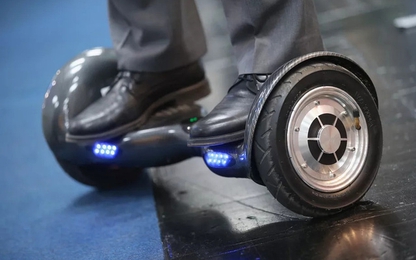 Xe điện hai bánh bốc cháy, gây hỏa hoạn và giết chết 1 em bé