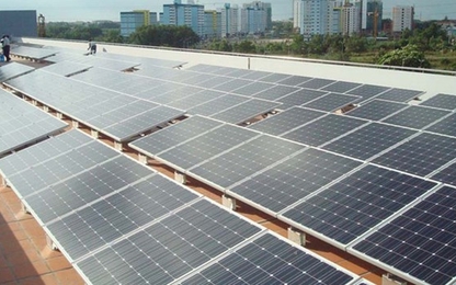 Điện mặt trời vẫn chờ... giá