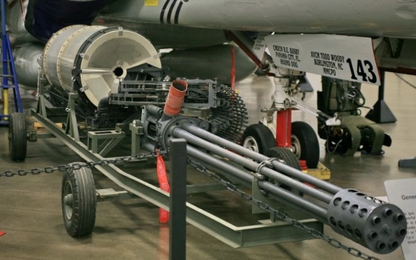 Cách "nạp đạn" cho khẩu súng lớn nhất thế giới