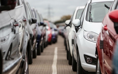 Nhập ô tô nguyên chiếc, “thả” hay “siết”?