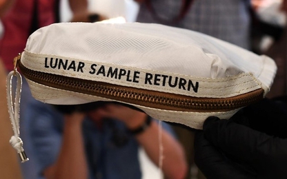 Túi bụi mặt trăng được bán với giá 1,8 triệu USD