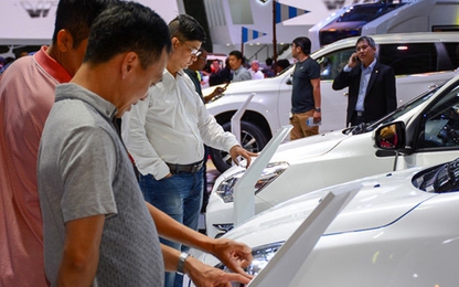 Thị trường ô tô lao dốc trong “bão” giảm giá