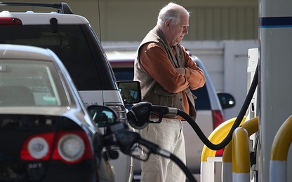 Giá dầu hồi sức khi một số nhà máy lọc dầu Mỹ hoạt động