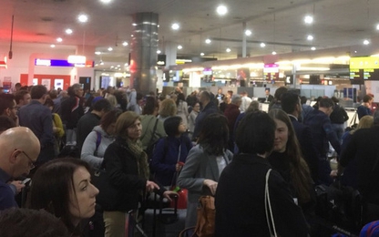 Phần mềm check-in gặp sự cố, sân bay khắp thế giới hỗn loạn