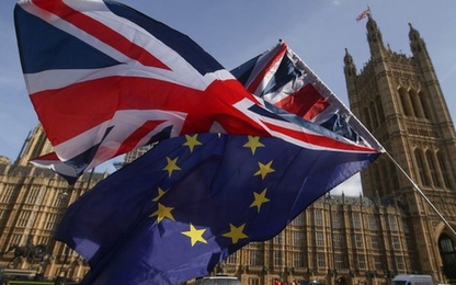 Hàng tỉ euro của người Anh bị mắc kẹt trong 1 ngân hàng của EU