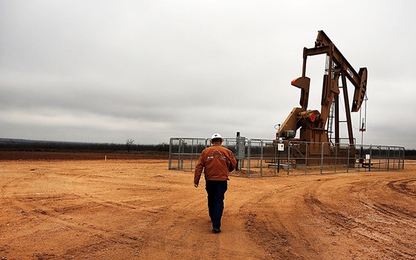 Giá dầu về đáy 10 ngày do triển vọng thị trường tiêu cực