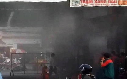 Trạm xăng phát hóa, hàng chục người chạy thục mạng